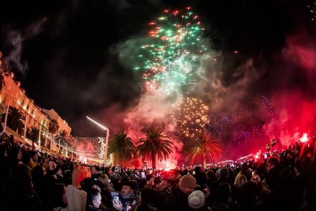 Željko Bebek i Baby Lasagna uvelu su Split u Novu 2026. godinu uz vatromet i dronove
