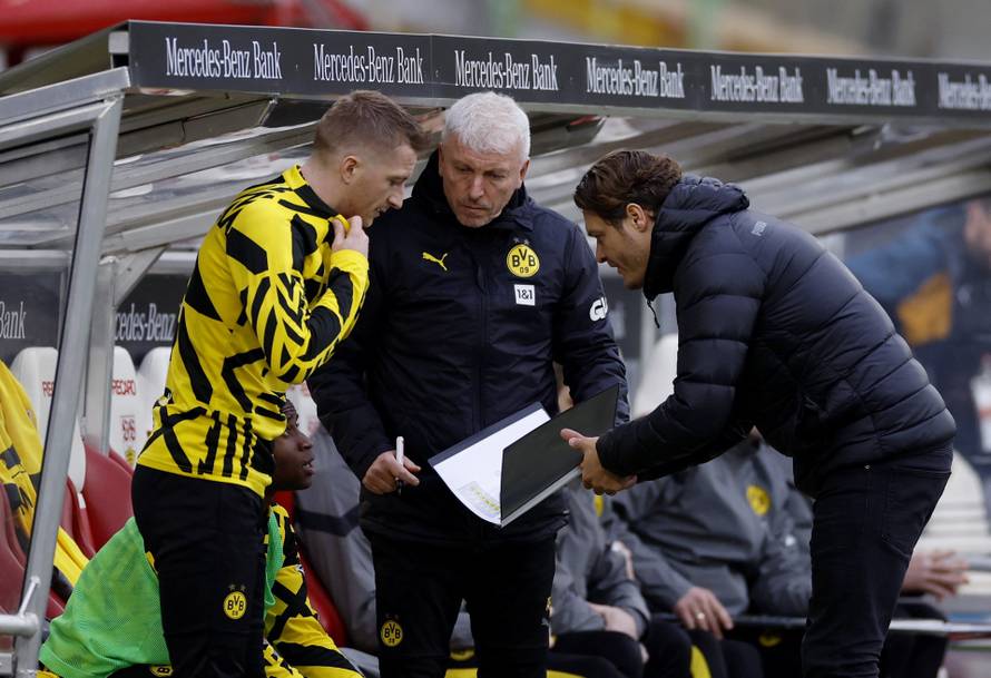 Bundesliga - VfB Stuttgart v Borussia Dortmund