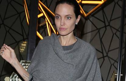 Mršavija nego ikad: Angelina Jolie spala je na samo 35 kg