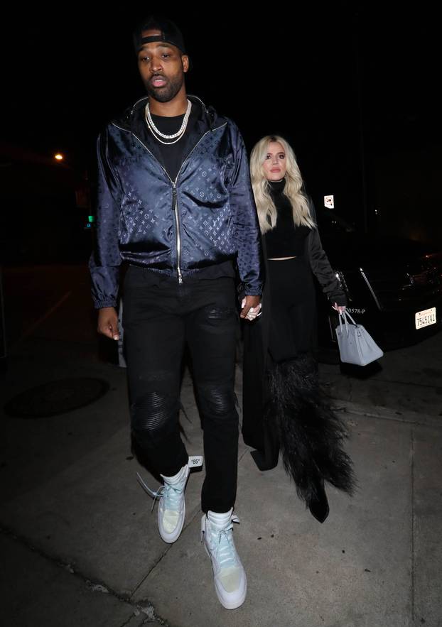 LA: Khloe Kardashian i Tristan Thompson stigli u zra?nu luku 