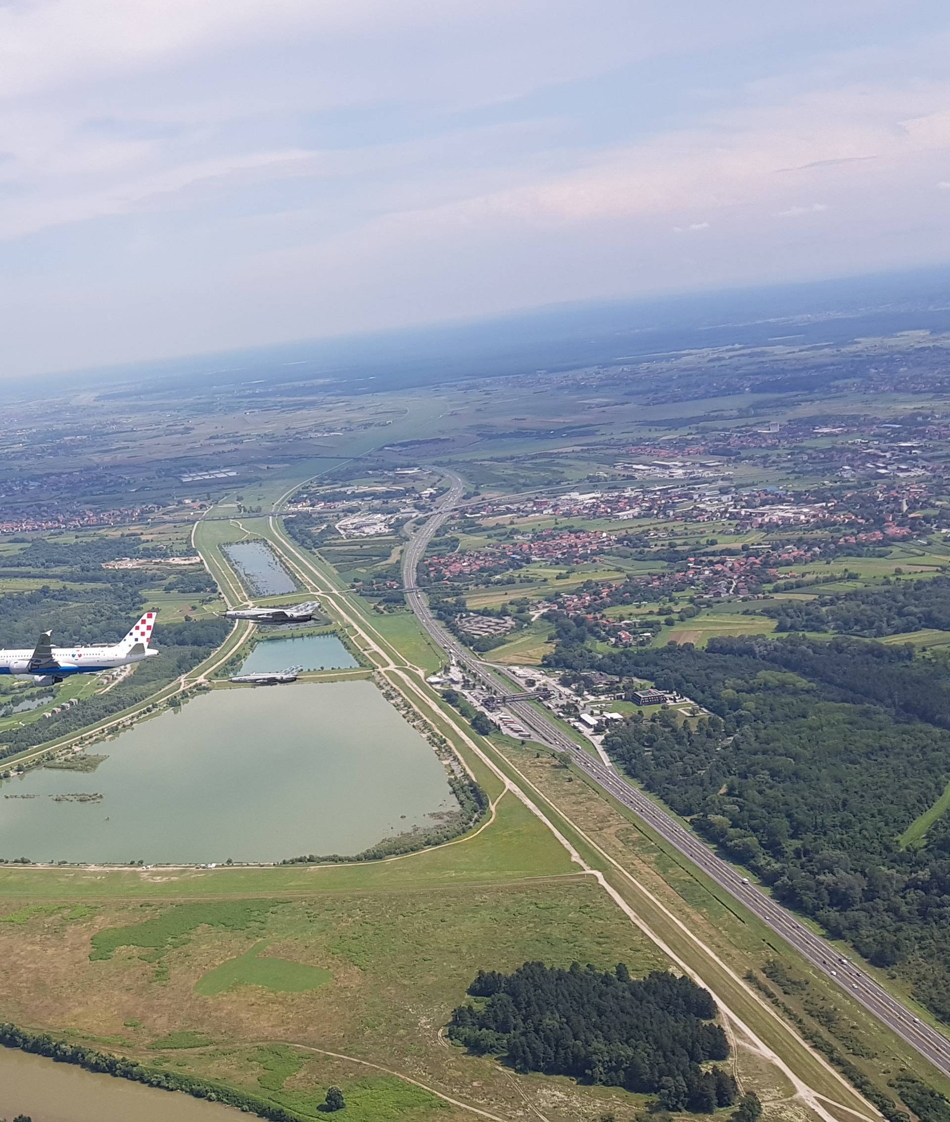 Fotke i video  iz zraka: MiG-ovi prvi čestitali našim Vatrenima