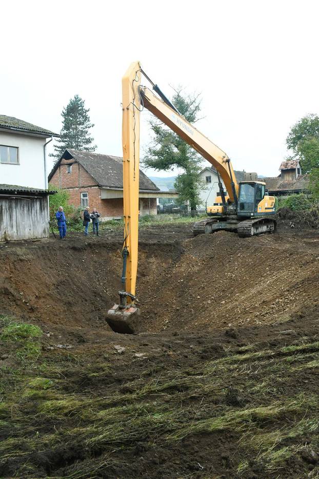 Započelo zatrpavanje rupa u Mečenčanima koje su nastale tijekom potresa