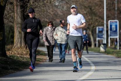 Zagreb: Sunčano i vjetrovito popodne na jezeru Jarun