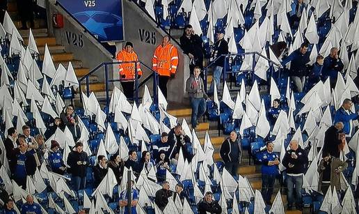 Je li ovo stadion Leicestera ili sastanak Ku Klux Klanovaca?!