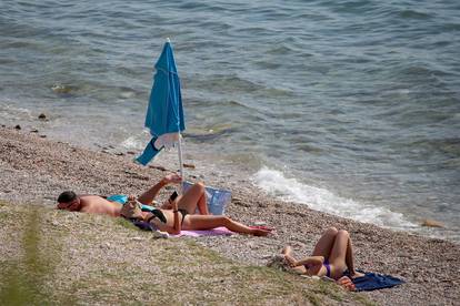 FOTO Ne pada ispod 35°C! Kraj je kolovoza, plaže i dalje pune