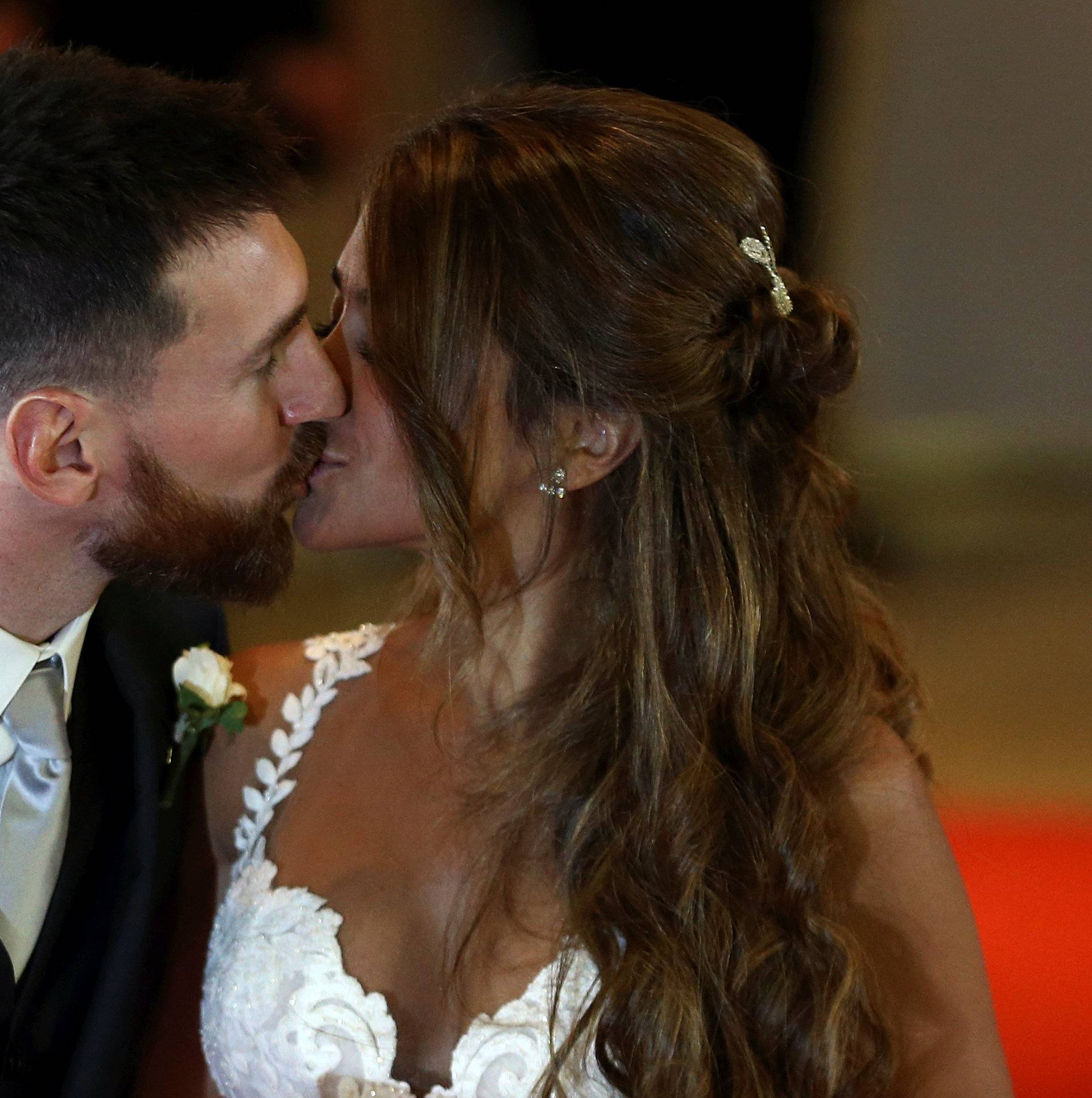 Argentine soccer player Lionel Messi and his wife Antonela Roccuzzo kiss as they pose at their wedding in Rosario, Argentina