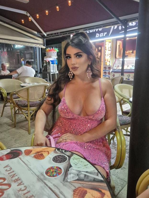 FOTO Sjećate li se Stele iz Ljubav je na selu? Pogledajte kako sad izgleda, pozirala je golišava...