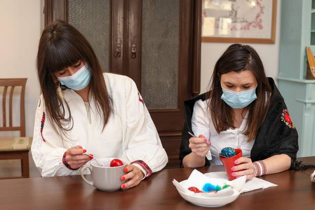 Beli Manastir: Pokazna radionica ukrašavanja pisanica motivima baranjskog šokačkog veza