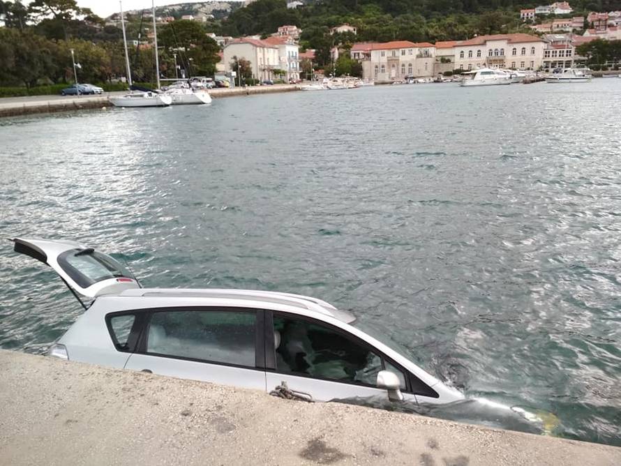 Nevrijeme na Rabu: Parkirala na rivi i ostala bez automobila