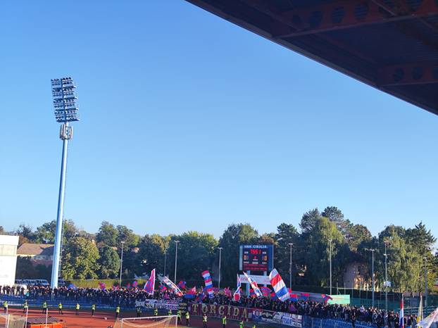 FOTO Splitski navijači preplavili sve tribine, obilježja Hajduka ukrasila stadion u Vinkovcima