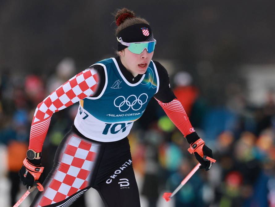Cross-Country Skiing - Women's 10km Interval Start Free