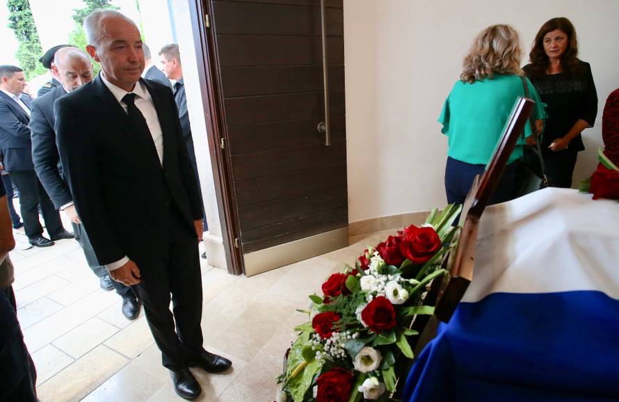 Imotska krajina oprostila se od svoga komodora Ivice Tolića