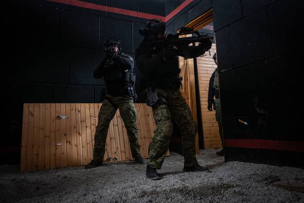 FOTO Counter-strike na hrvatski način! Pogledajte vježbu vojne policije i specijalaca iz MUP-a