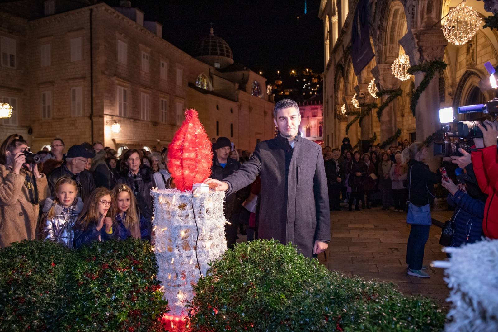 Dubrovnik: Paljenjem prve adventske svijeće počeo 6. Dubrovački zimski festival