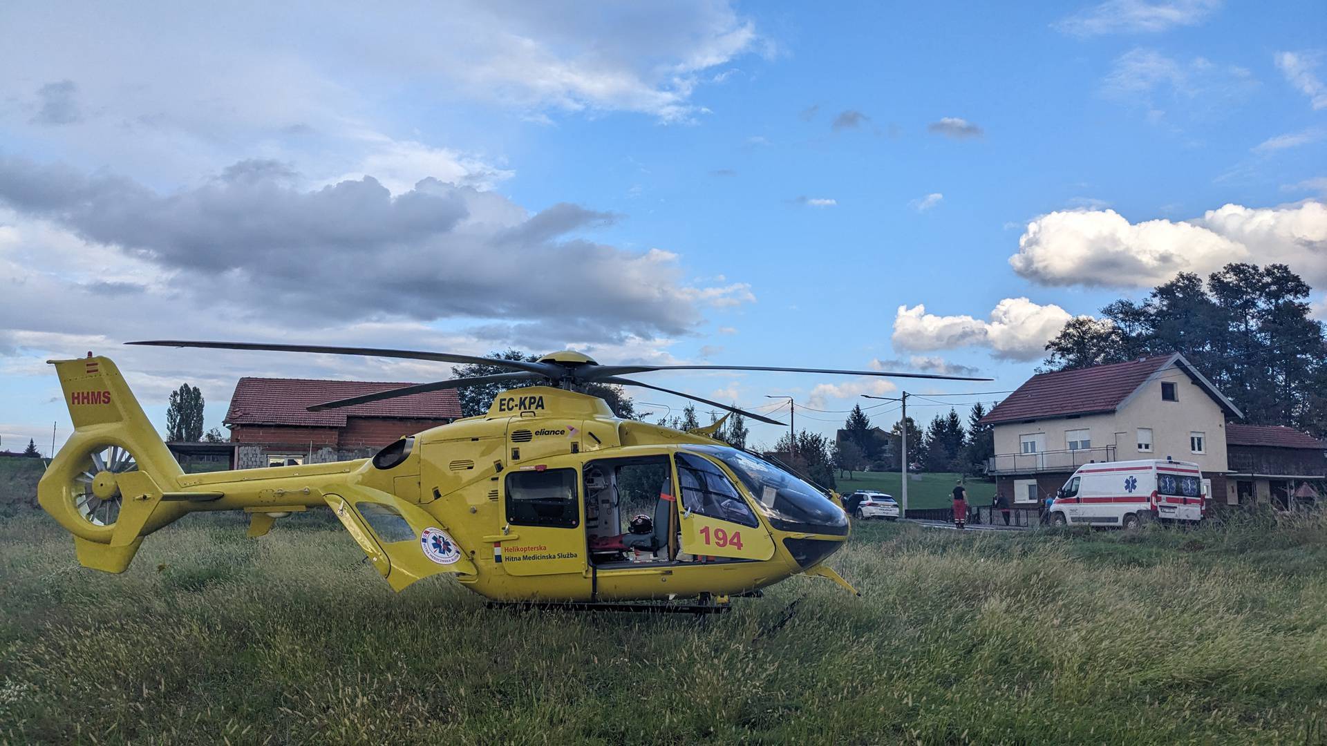 VIDEO Tragedija kod Kloštar Ivanića: Jedan poginuli, drugog helikopter vozio u KB Dubrava