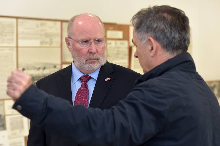 Robert Kohorst i Milorad pupovac otvorili u Srbu Spomen dom boraca NOB-a