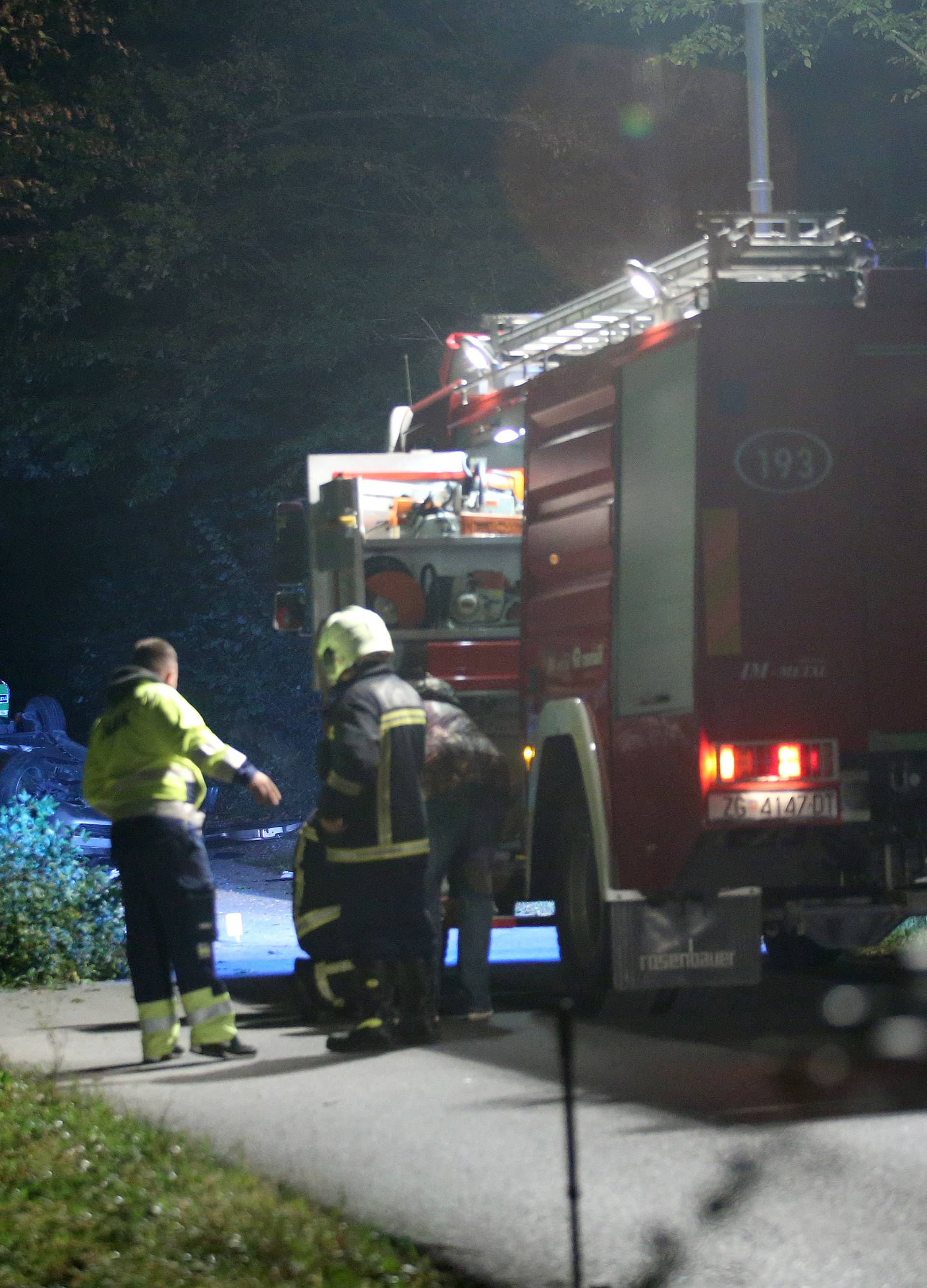 Opet tragedija: Autom sletio s ceste, poginula su dva mladića