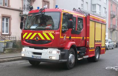 Užas u Francuskoj: Vatrogasci našli tijelo bebe u torbi nakon gašenja požara u zgradi