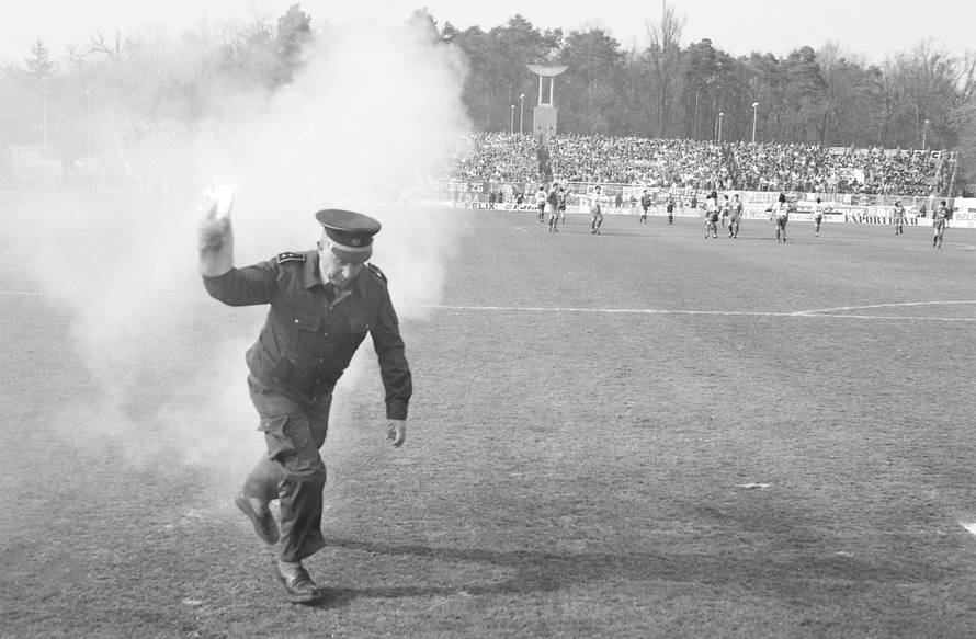 Zagreb: NK Croatia i HNK Hajduk na stadionu u Maksimiru, 24.03.1996.