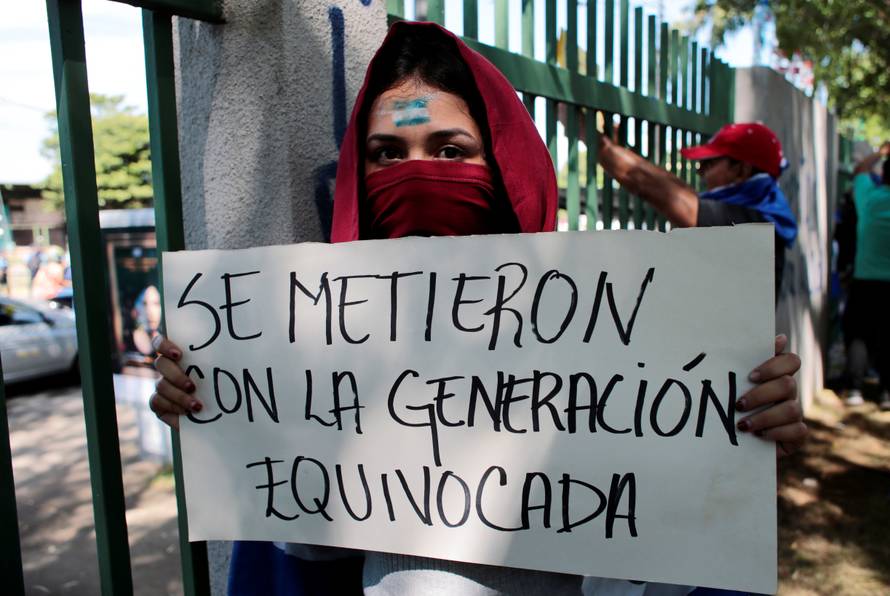 Majke koje su štrajkale glađu u crkvi prevezli su  u bolnicu