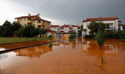FOTO Kaos u Istri nakon jakog nevremena: Ulice Medulina i Ližnjana završile pod vodom!
