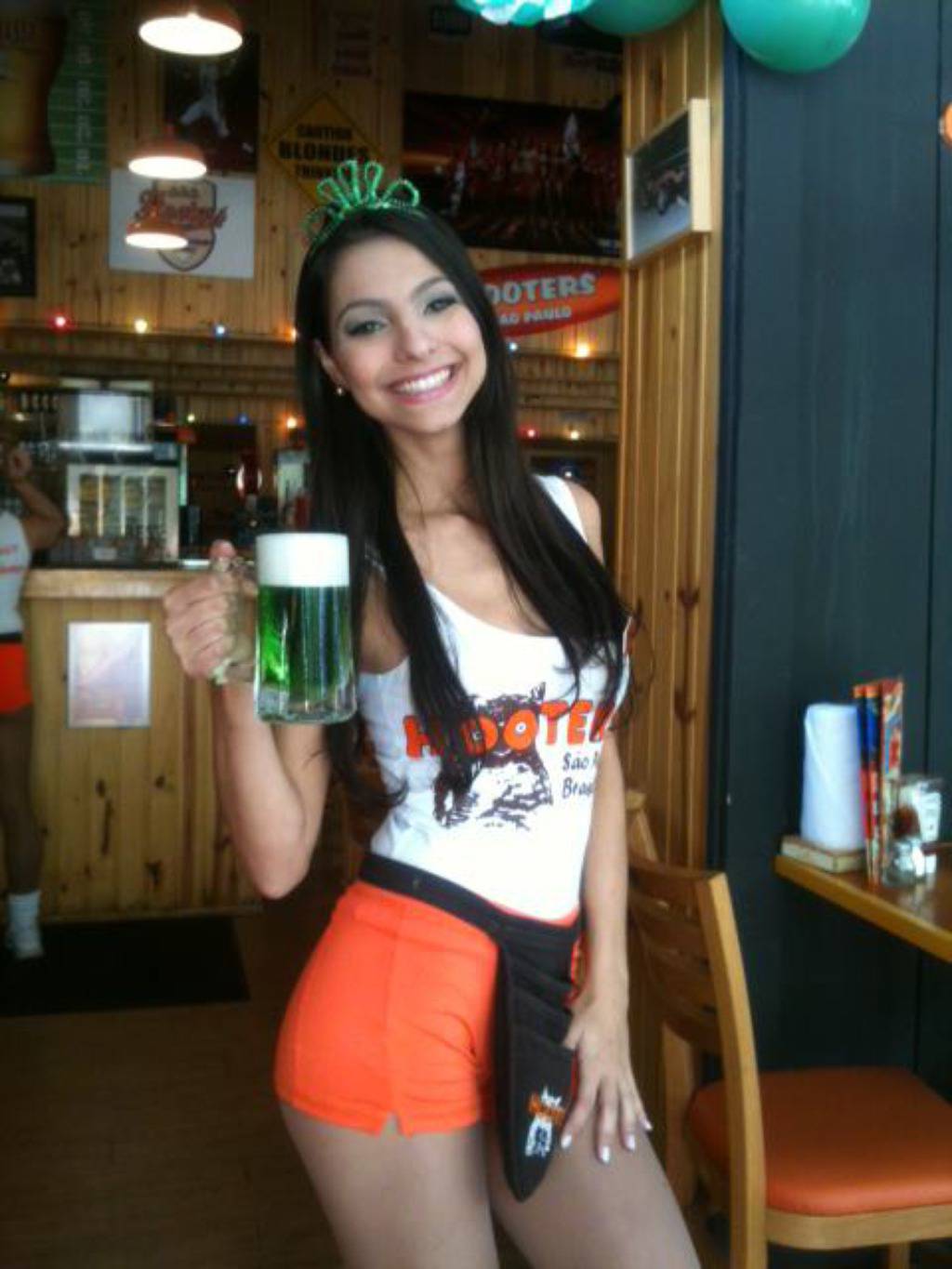 http://www.facebook.com/hootersbrasil