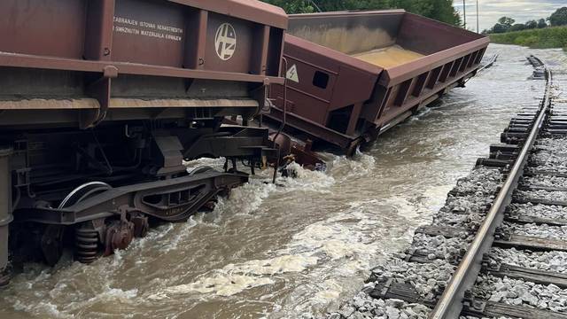 Uslijed poplava propala pruga u  Legradu: 'Ovako izgleda naša općina već posljednja dva dana'
