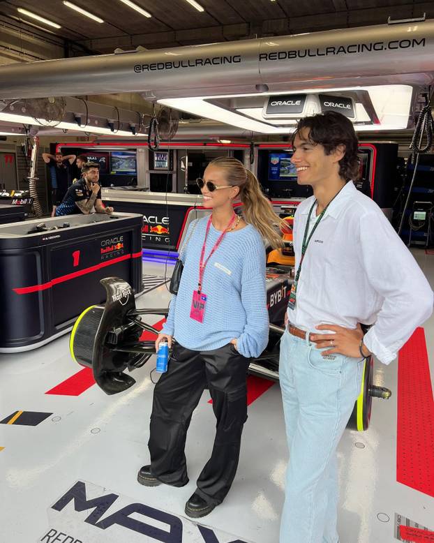 FOTO Ljubila je nogometnu i F1 zvijezdu, sad je slobodna kao ptica i pali pratitelje u bikiniju