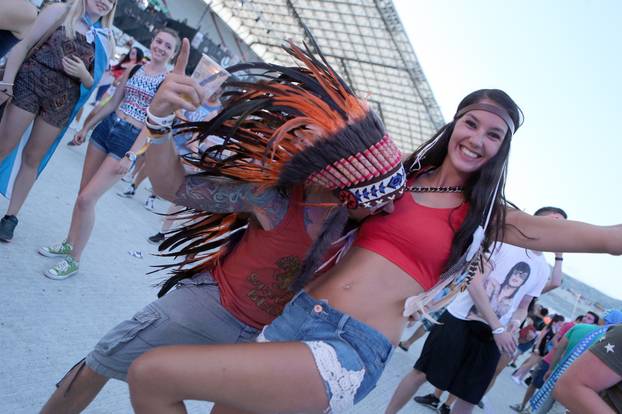 Split: Okupljanje posjetitelja drugog dana ULTRA Europe festivala 2014