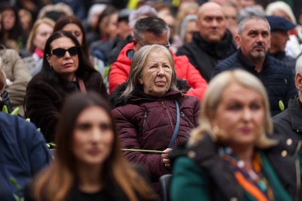 Komemoracija za Halida Bešlića u sarajevskom Narodnom pozorištu