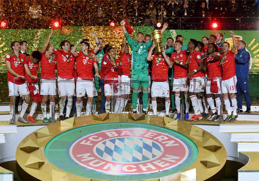 Navijači skandirali, Kovač uzeo megafon i vikao: Ponosan sam!