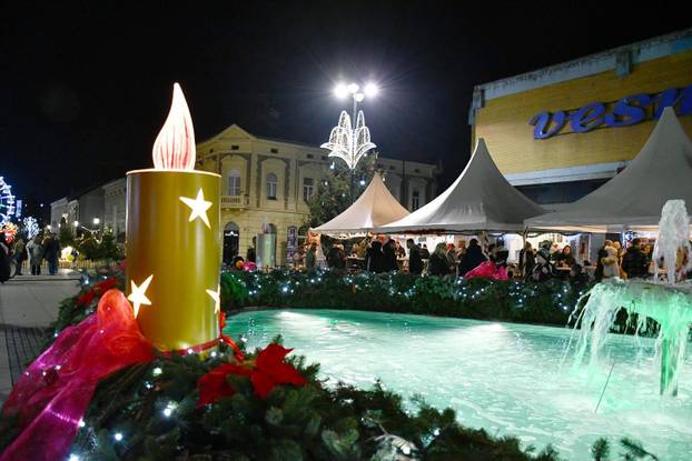 FOTO Čarolija Adventa: Diljem Hrvatske zablistali su gradovi, pogledajte prekrasnu atmosferu