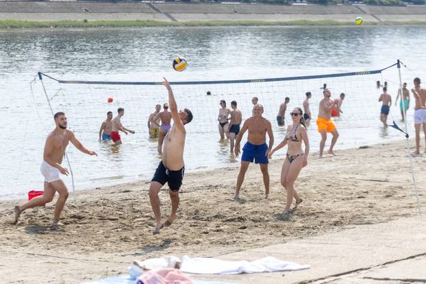 Građani potražili osvježenje na kupalištima u Osijeku