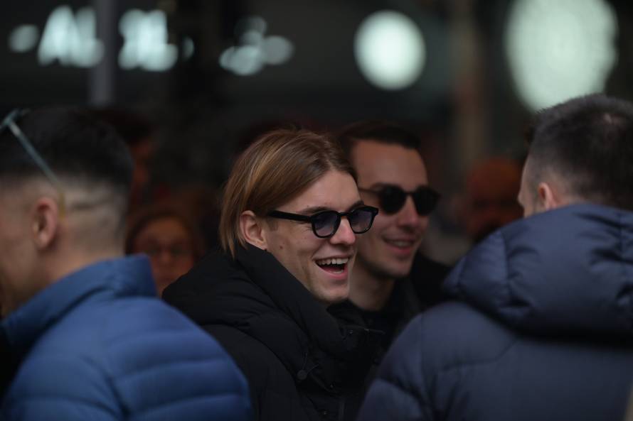 Zagreb: Borna Sosa na Badnjak u centru grada popio piće s prijateljima