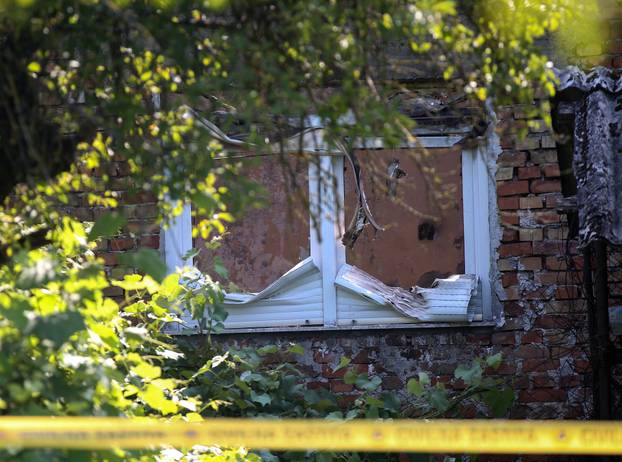 Dvije kuće i jedan auto potpuno su izgorjeli, a dvije kuće su zahvaćene požarom u sinoćnoj tragediji u Sisku