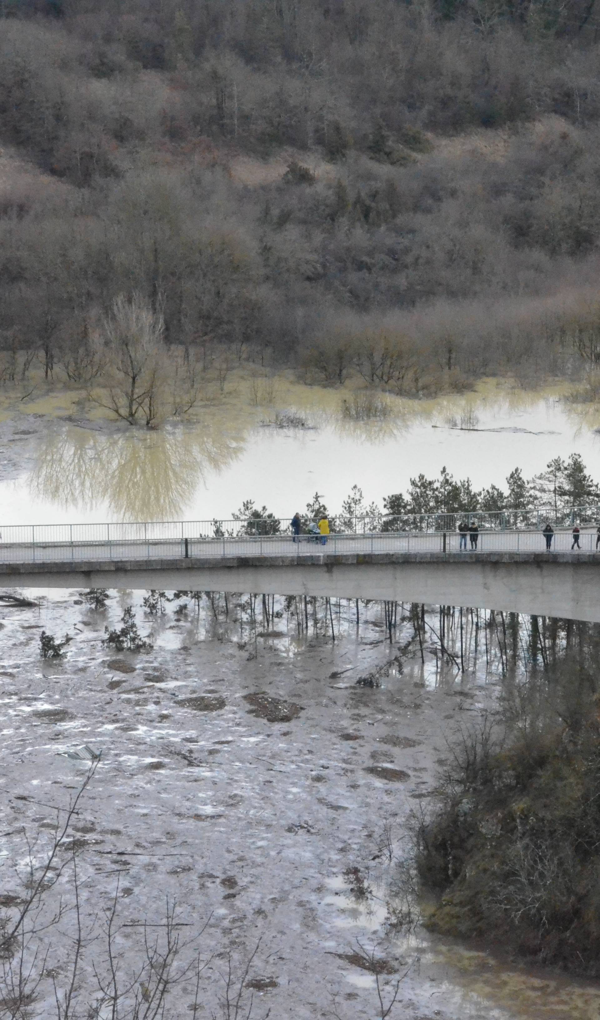 Odroni uz Rašu, Sava poplavila nasip: Poplave i u susjedstvu...