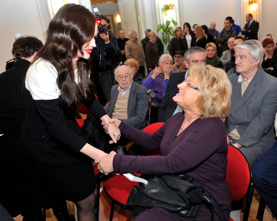 Severina: 'Nitko mi nije rekao da je Mani umrla, tužna sam'