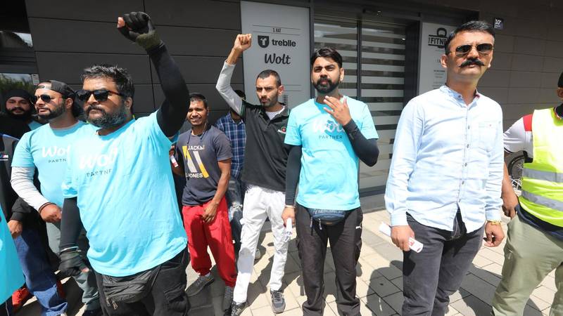 Dostavljavci Wolta v Zagrebu protestirali zaradi drastičnega zmanjšanja zaslužkov in slabih delovnih pogojev