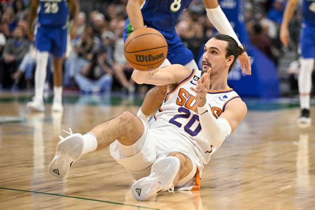 NBA: Phoenix Suns at Dallas Mavericks