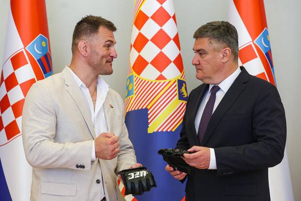 Zagreb: Predsjednik Zoran Milanović uručio je odlikovanje Stipi Miočiću