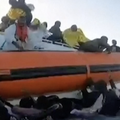 Dramatične snimke spašavanja migranata iz mora kraj Italije