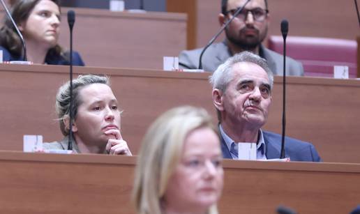 FOTO Ivana Kekin stigla u Sabor