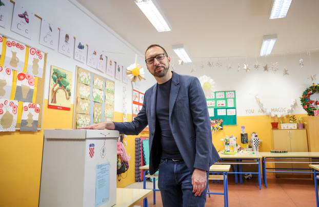 Zagreb: Kandidat za gradonačelnika Tomislav Tomašević glasovao u drugom krugu lokalnih izbora