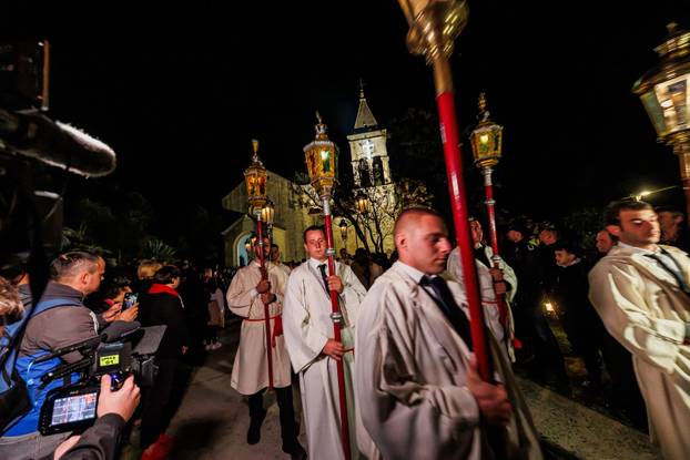 Svirče: Višestoljetna tradicija procesije Za križen