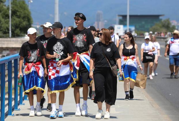 Zagreb: Tisuće fanova Thompsona prolazi Mostom mladosti koji je zatvoren za promet