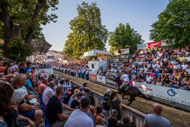 Sinj  - Odrzana  Bara Prva trka 309 Sinjske Alke. 