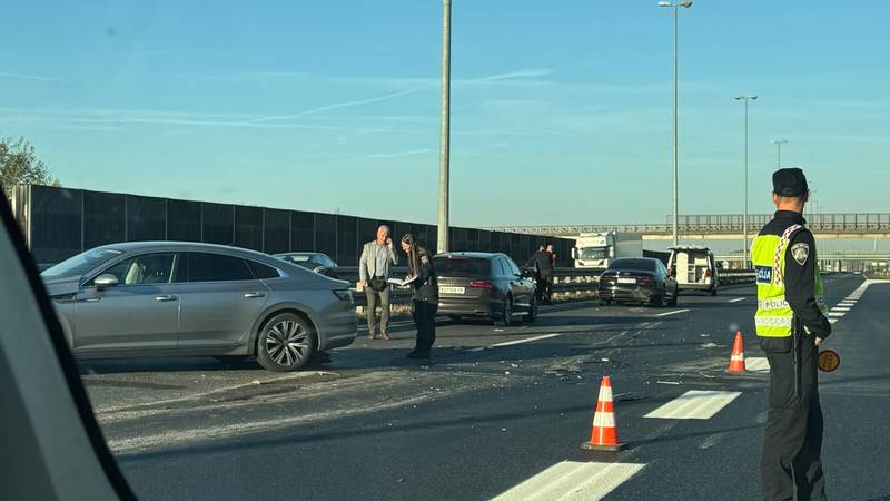 Nesreća na obilaznici: 'Sudarila su se četiri automobila, jedan od njih nema pola branika...'