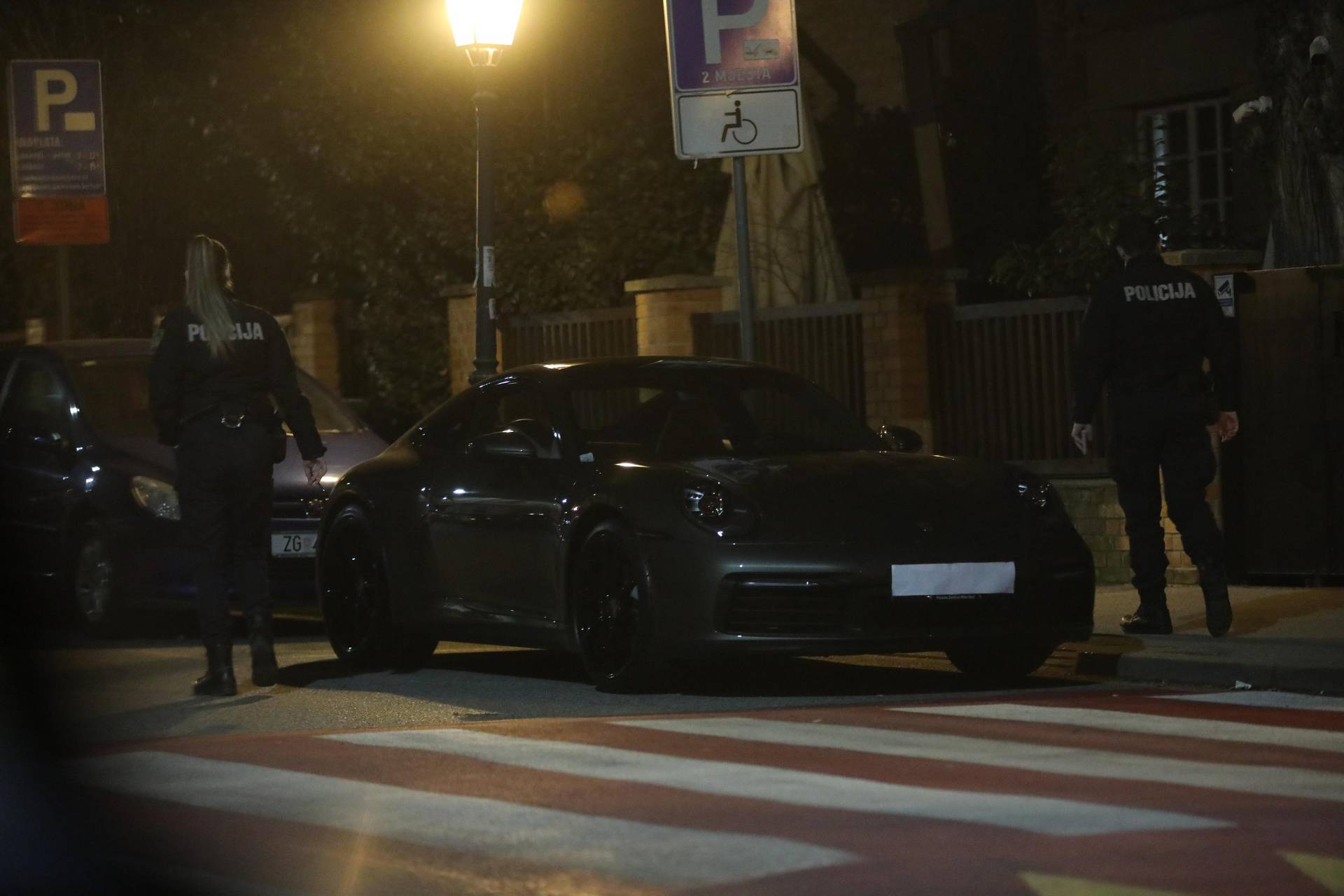 Zagreb: Bivšu misicu iznenadili Porscheom za rođendan. Zbog skrivenih tablica došla policija?
