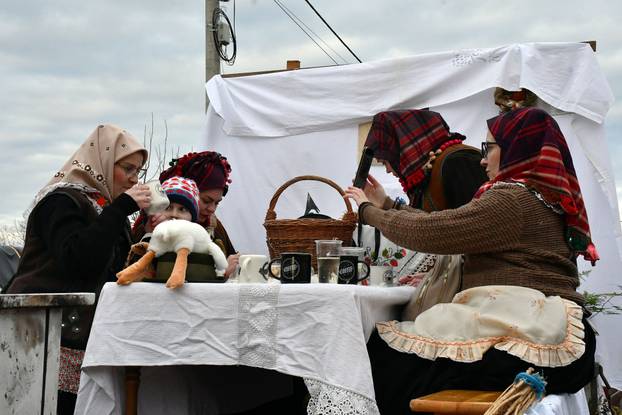 Donja Bebrina: Urnebesni pokladni utorak u Donjoj Bebrini