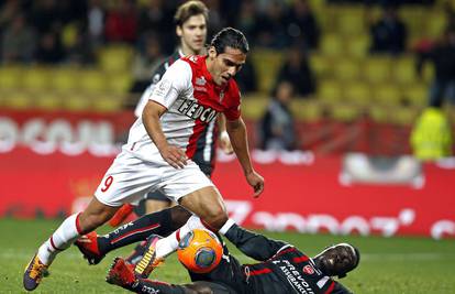 Valenciennes šokirao Monaco, Falcao promašio s bijele točke